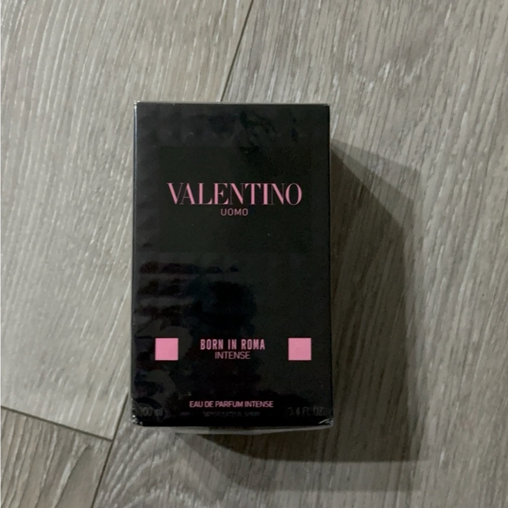 Valentino Uomo Intense Black and Pink Fragrance